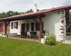 Koko talo/asunto House In The Heart Of The Basque Country (La Bastide Clairence, Ranska)