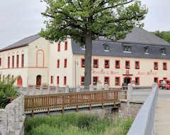 Nhà trọ Gasthof und Hotel Roter Hirsch (Claußnitz, Đức)
