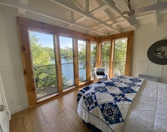 Casa/apartamento entero Welcome To Rustic Cove Getaway Your Private Lakeside Paradise! (Val-des-Monts, Canadá)