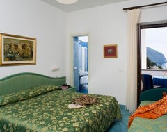 Khách sạn Ideal (Forio, Ý)