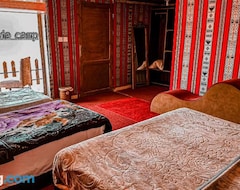 Khách sạn Plaza Luxury Camp (Wadi Rum, Jordan)