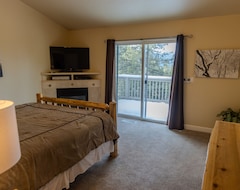Koko talo/asunto Luxurious 3700 Sq Ft. 5 Bedroom Home With Stunning Mountain Views (Twin Bridges, Amerikan Yhdysvallat)