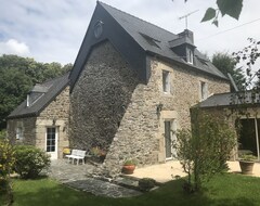 Toàn bộ căn nhà/căn hộ Maison De Campagne Au Calme Entourée Dun Jardin Arboré (Languenan, Pháp)