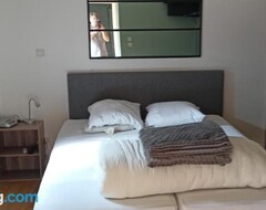 Bed & Breakfast Chambres d hotes entree+sanitaires independantes (Thorigné-sur-Dué, Pháp)