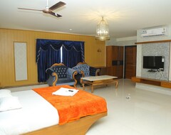 Koko talo/asunto Santosh Navotal Hotel (Adoni, Intia)