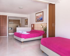 Bella Vista Hotel Studios & Apartments (Lichnos, Greece)