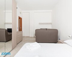 Toàn bộ căn nhà/căn hộ Ripamonti Budget Apartment With Small Balcony (Milan, Ý)
