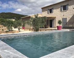 Toàn bộ căn nhà/căn hộ Provencal Villa Les Oliviers, Private Swimming Pool & Enclosed Grounds. (Saint-Nazaire, Pháp)
