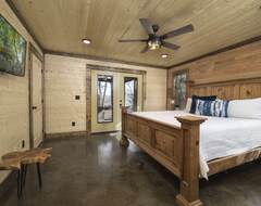Cijela kuća/apartman 5 Br Cabin On The River With Private Island Access, Kayaks Included! (Smithville, Sjedinjene Američke Države)
