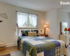 Entire House / Apartment Pet-friendly Sheldon Vacation Rental With Large Yard (Sheldon, USA)