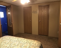 Entire House / Apartment Friendly Pheasant Lodge (Woonsocket, USA)