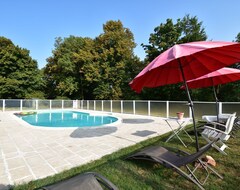 Hele huset/lejligheden Hus med en veranda og swimmingpool midt i en smuk 3 hektar (Saint-Aubin-sur-Loire, Frankrig)