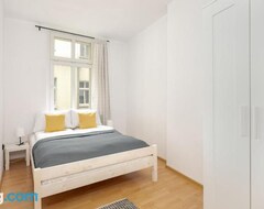 Tüm Ev/Apart Daire Bright & Comfortable Apartment Garbary 35 Poznan Old Town By Renters (Poznań, Polonya)