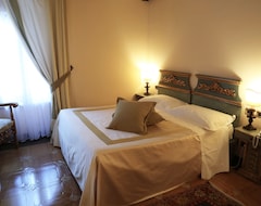 Hotel La Collegiata (San Gimignano, Italy)