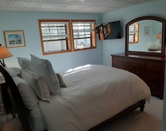 Entire House / Apartment Spacious, Fully Stocked House, Close To Skiing, Fantastic Long Range View (Beech Mountain, USA)