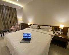 Khách sạn Click Hotel Lh Seven Morbi (Morbi, Ấn Độ)