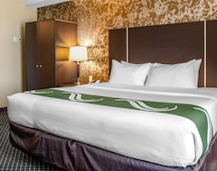 Khách sạn Quality Inn & Suites (Petawawa, Canada)