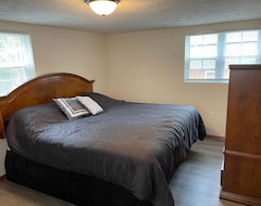 Entire House / Apartment Beautiful Cabin Sleeps 5 (Waynesville, USA)