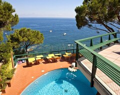 Toàn bộ căn nhà/căn hộ Large 7 Bedroom Villa With Private Pool In The Amalfi Coast. (Nerviano, Ý)