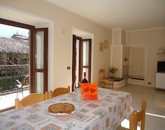 Hotelli Casa Enrica, jopa 4 henkilöä, 300m järvestä, erittäin hiljainen ja romanttinen paikka (Idro, Italia)