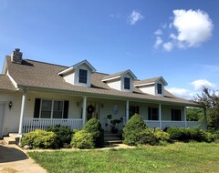 Entire House / Apartment Spacious Five Bedroom Country Home (New Florence, USA)