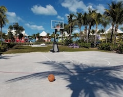 Koko talo/asunto 5 Star Resort: New Listing On The Beach From $49/nt! (West End, Bahamas)