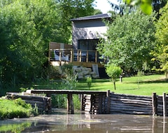 Toàn bộ căn nhà/căn hộ Studio Cabin At The Edge Of The Pond (Le Vanneau-Irleau, Pháp)