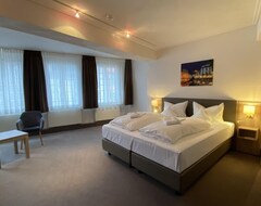 Hotelli Comfort Double Room Shower / Bath, Toilet - Hotel Horchem Gmbh (Monschau, Saksa)