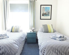 Koko talo/asunto Harbour View 4 - Four Bedroom Apartment by Local Marinas sleeping 8 (Gosport, Iso-Britannia)