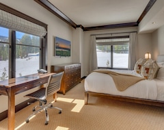 Hotel Ski-in/out, shared pool and hot tub, Constellation Residences at The Ritz Carlton: Orion at The Ritz-Carlton Constellation (Truckee, Sjedinjene Američke Države)