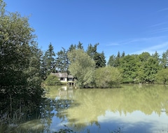Toàn bộ căn nhà/căn hộ Country House Cottage Du Diot, Son Lac Et Son Île With Private Terrace (Bannegon, Pháp)