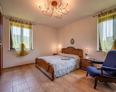 Toàn bộ căn nhà/căn hộ Vacation Home Casa Nocciola In Ferrere - 11 Persons, 5 Bedrooms (Ferrere, Ý)