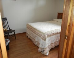 Toàn bộ căn nhà/căn hộ Five Bedroom Fully Furnished Guesthouse in NE Iowa Sleeps 10 (Alta Vista, Hoa Kỳ)