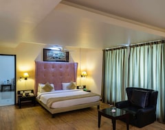 Hotel QUALITY INN PALMS (Adipur, India)
