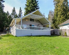 Koko talo/asunto Dog-friendly, Waterfront Home With Gorgeous Views, Deck, Moments From Beach! (Port Ludlow, Amerikan Yhdysvallat)