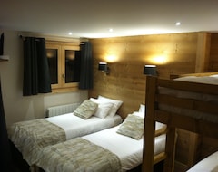 Hotel Edelweiss Room For 4 People Room And Guest Table (Morzine, Frankrig)