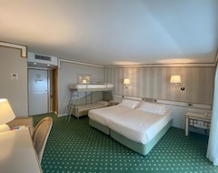 Khách sạn Hotel President (Riccione, Ý)