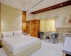 Khách sạn Collection O Palm Springs Beach Resort (Mumbai, Ấn Độ)