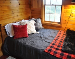 Entire House / Apartment Black Bear Pond Cabins (Patten, USA)