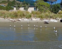 Camping site Pohara Beach Top 10 Holiday Park (Takaka, New Zealand)