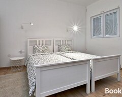 Toàn bộ căn nhà/căn hộ Beautiful Home In Majerje With Sauna, Wifi And 6 Bedrooms (Petrijanec, Croatia)