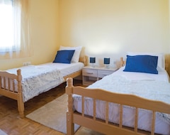 Koko talo/asunto 4 Bedroom Accommodation In Vinjani Gornji (Imotski, Kroatia)