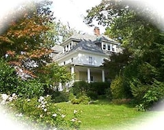 Bed & Breakfast Seasons at Magnolia Manor (Westminster, USA)