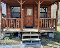 Entire House / Apartment Riverside Log Cabin - 5 Min From Pinnacle Creek Connector (Mullens, USA)