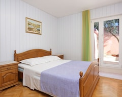 Hele huset/lejligheden One Bedroom Apartment With Terrace And Sea View Duće (omiš) (a-2737-e) (Duće, Kroatien)