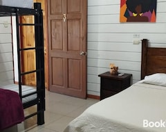 Khách sạn Hotel Liah's (Tortuguero, Costa Rica)