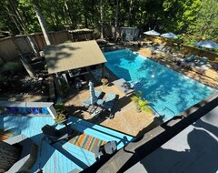 Koko talo/asunto Lake House W/pool And Boat Storage. (Cloverdale, Amerikan Yhdysvallat)