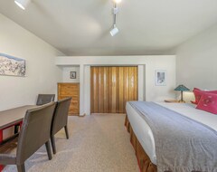 Hele huset/lejligheden New Listing!! Palisades Tahoe Lodge Studio, Ski-in/ski-out #158 (Tahoe City, USA)
