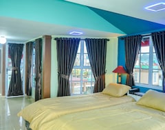 Khách sạn Sunset Curly Bay Hotel & Resort (Pulau-Pulau Batu, Indonesia)