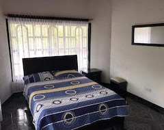 Entire House / Apartment Brindamos Un Ambiente Familiar, Rodeado De Mucha Naturaleza Y Piscinas Naturales (Vergara, Colombia)